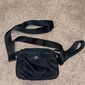 LULU LEMON CROSS BODY